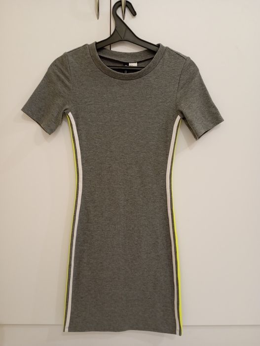 Плаття-футболка, сукня спортивного стилю