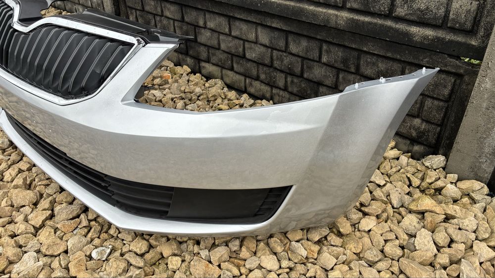 Zderzak przedni Skoda Octavia 3 III 5E 12- przedlift srebrny LA7W