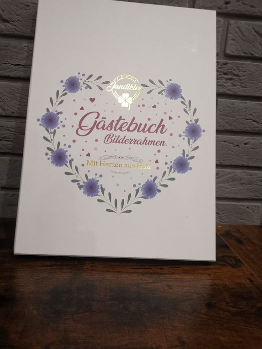 Księga gości weselnych, drewniana rama wraz z serduszkami z drewna