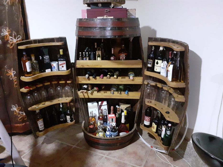 Bar em excelente estado. 1.42 x 90cm diâmetro