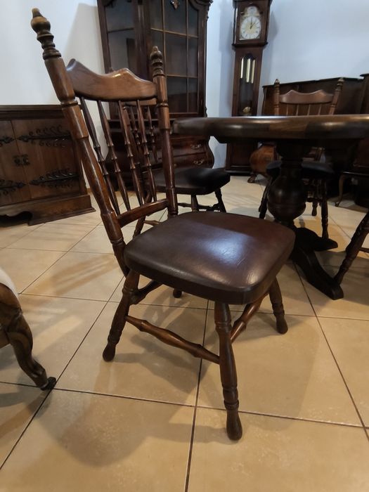 Masywny stół dębowy okrągły + 4 krzesła patyczaki , jadalnia salon.