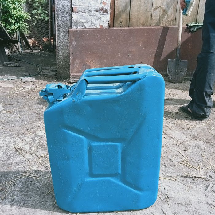 Каністра 20літрив