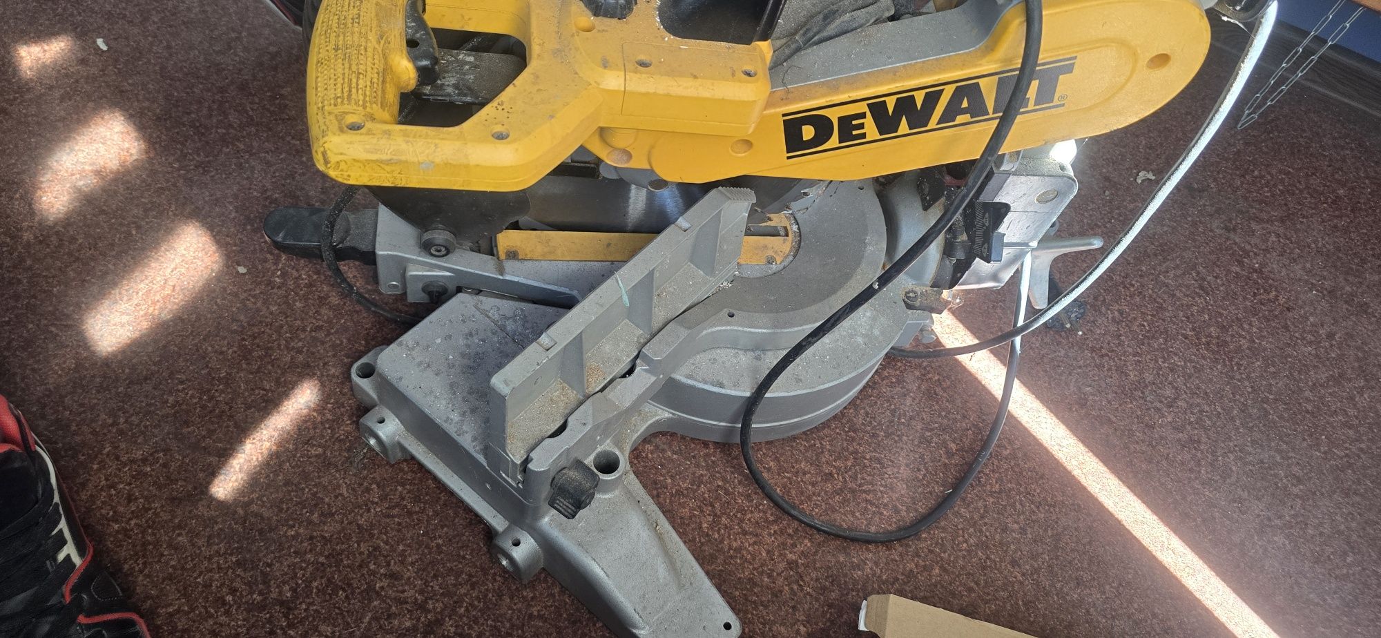 Pilarka ukośnica DeWalt DW716E-qs 

DW716
Najważniejsze cechy produktu
