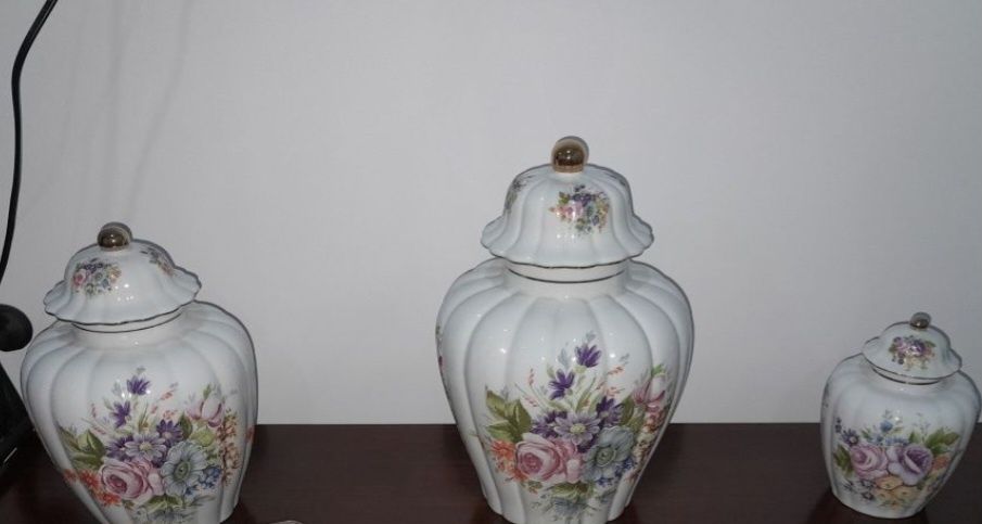 Potes e guarda jóias porcelana