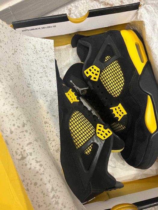 Buty Jordany 4 thunder yellow