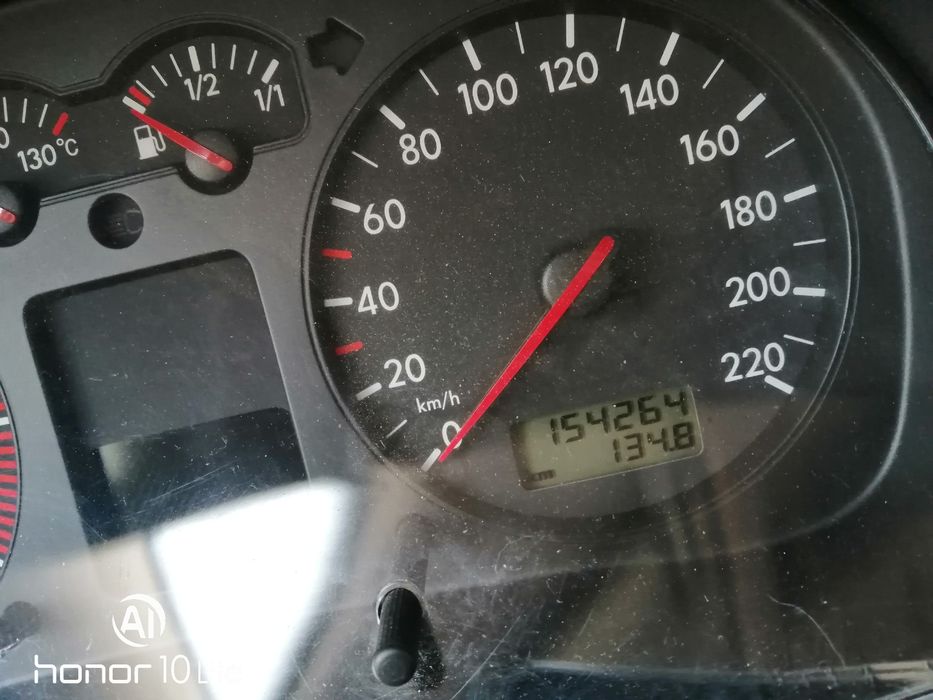 Гольф 4  2001р. 1.4 16v 154000 пробігу.