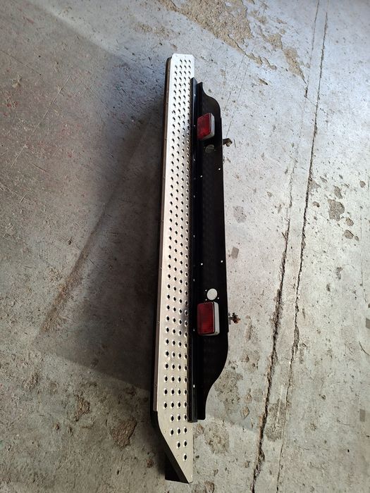 Бампер задній . підніжка - iveco daily   19 -25