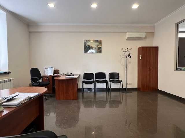 Отдельностоящее здание-жилой дом-офис в районе Адмиральского проспекта