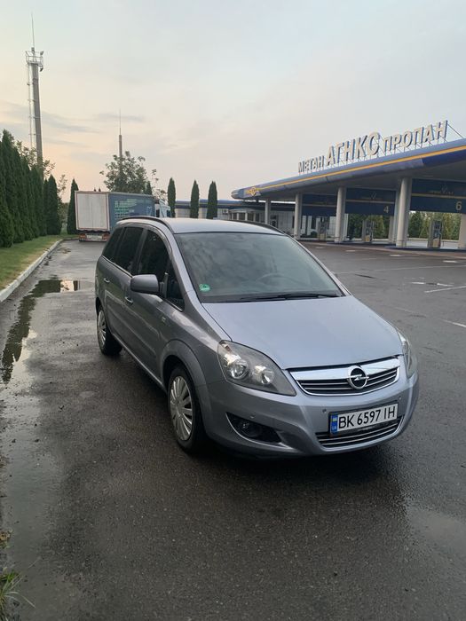 Opel Zafira B 2011 рік