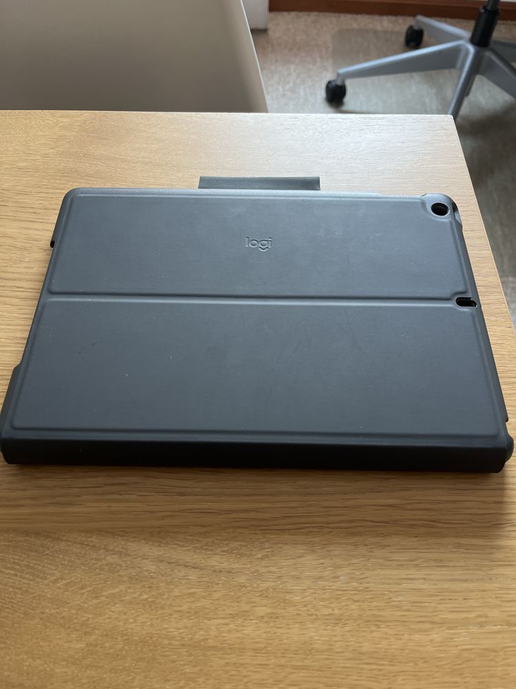 Logitech Slim Folio Capa com teclado integrado para iPad