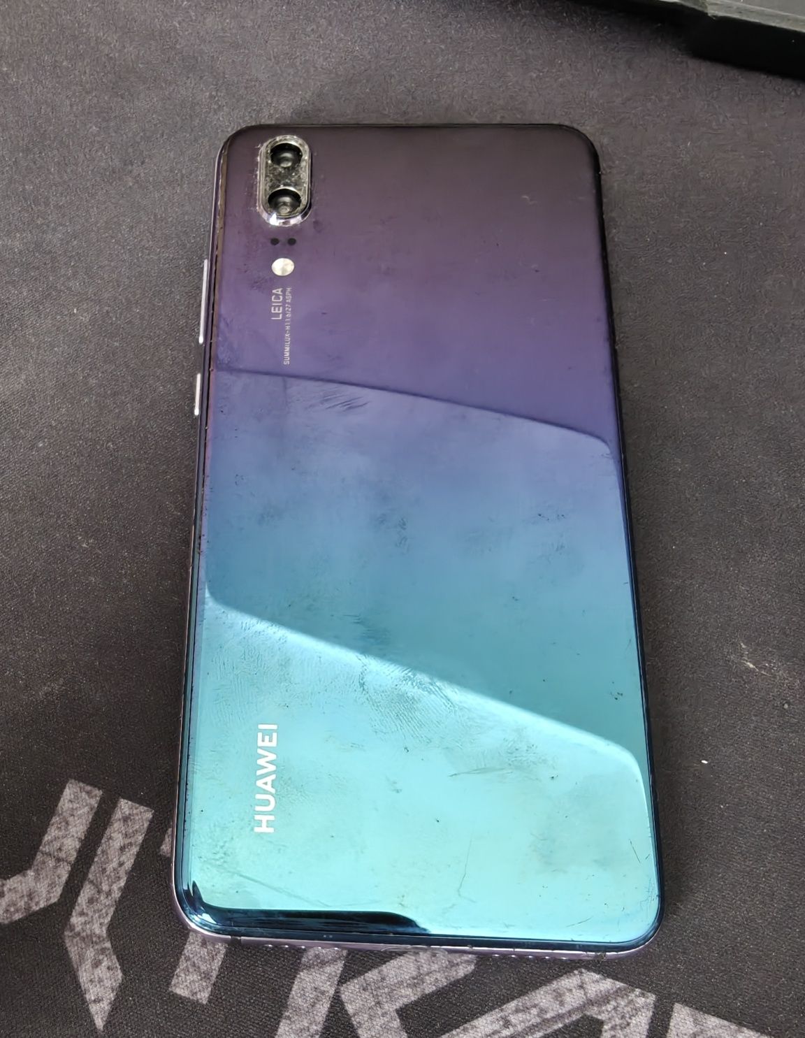 Huawei p20 niebieski