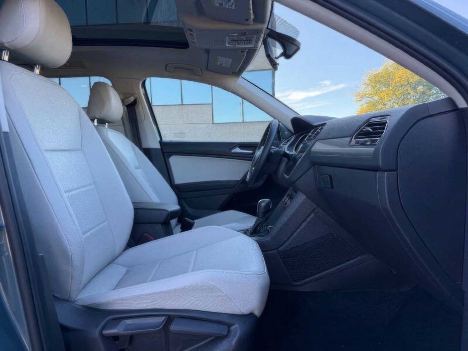 Volkswagen Tiguan      2021