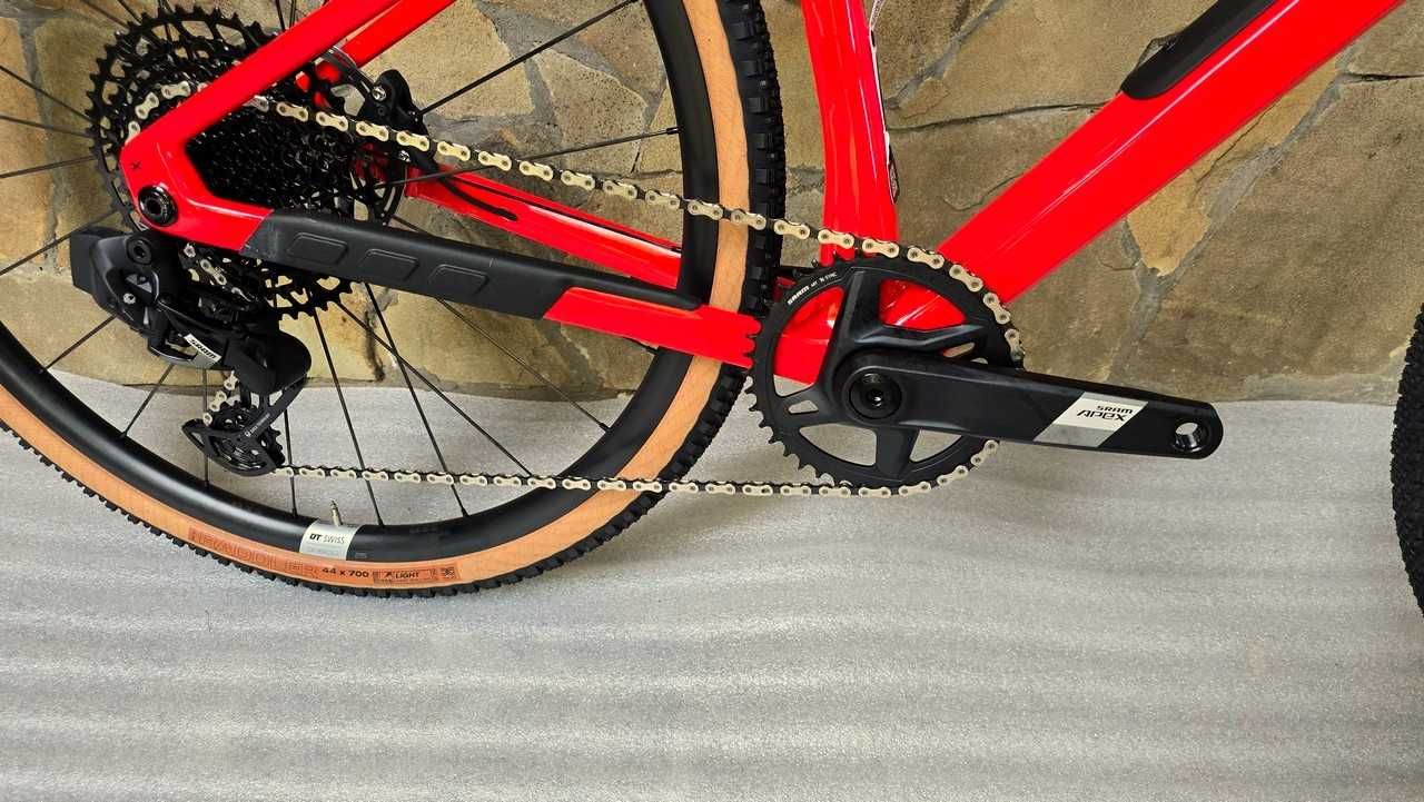 Новий карбоновий гравел BMC URS Two eTap Gravel Bike