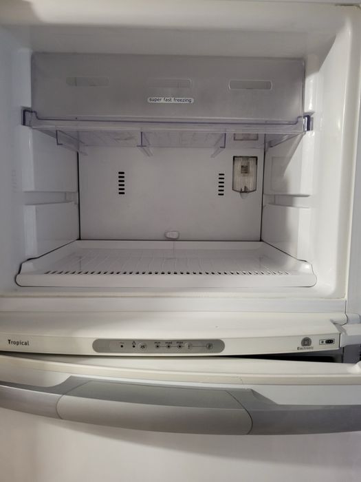 Продам двокамерний холодильник Whirlpool ARC 4020 No Frost