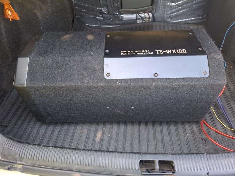 Продаю сабвуфер з підсилювачем для авто