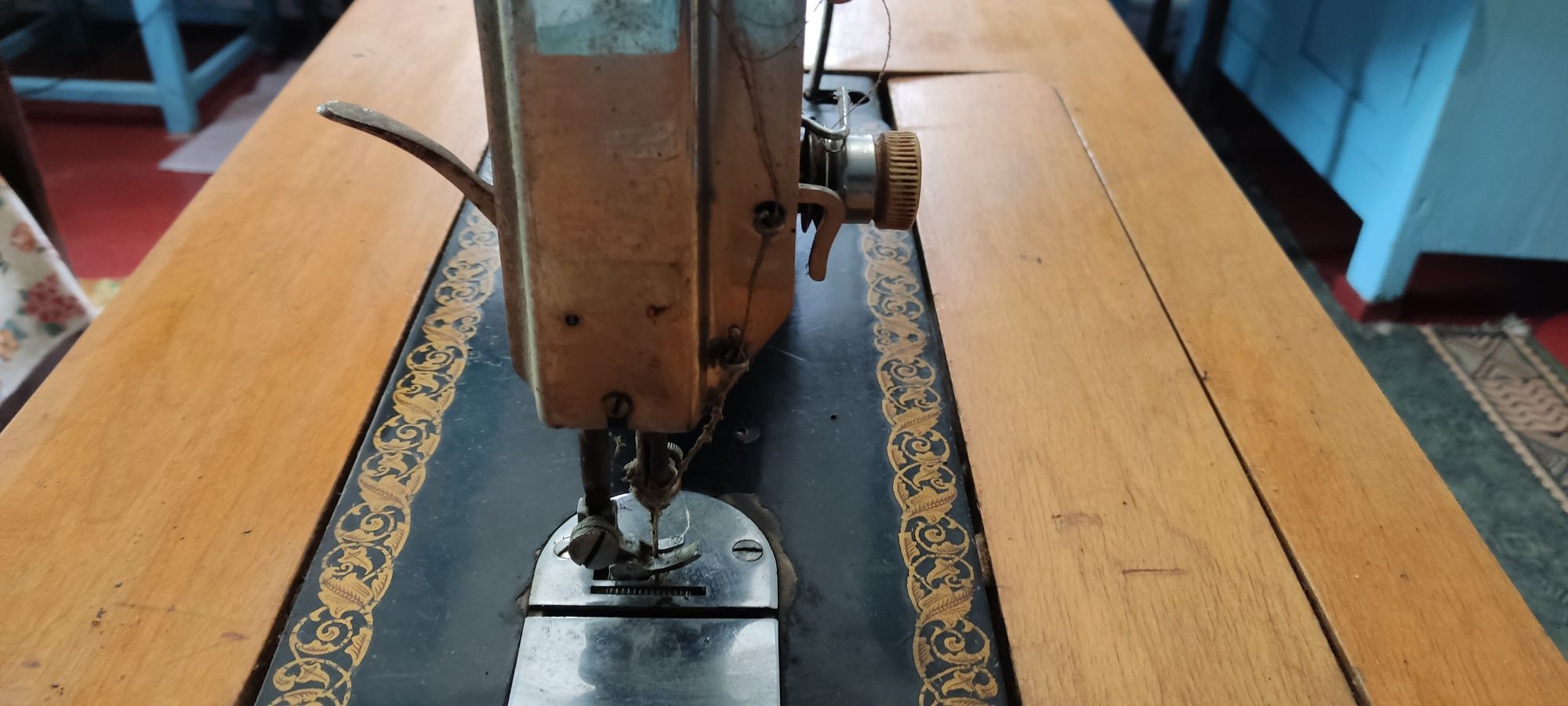 Продам старовинну швейну машинку