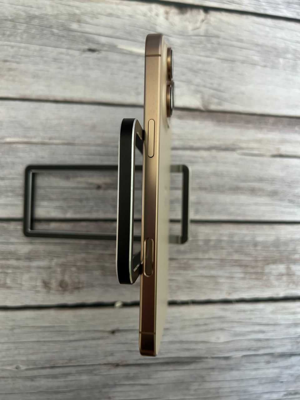 IPhone 16 pro max gold 256gb!!NEVERLOCK!Є пляма.Батарея 100% 80 циклів