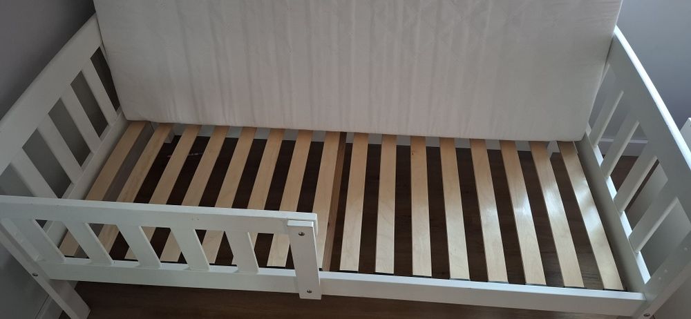 Łóżko dziecięce białe