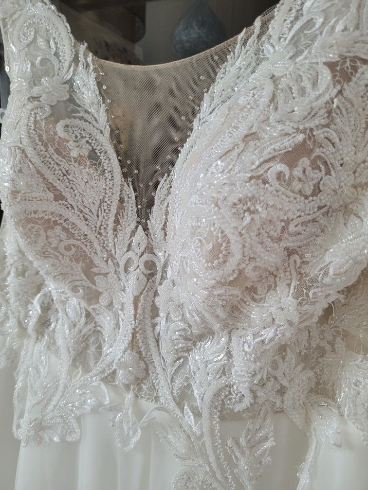 Suknia ślubna gorsetowa plus size