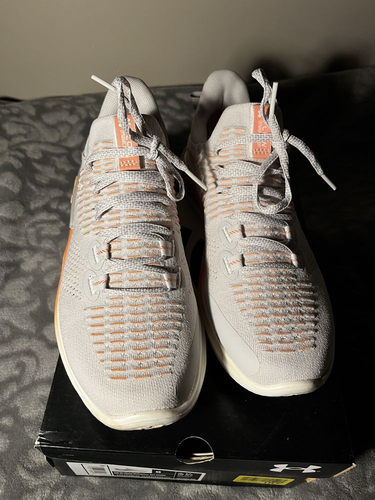 Buty treningowe Under Armour rozm. 40,5 W Flow Dynamic INT Egrit