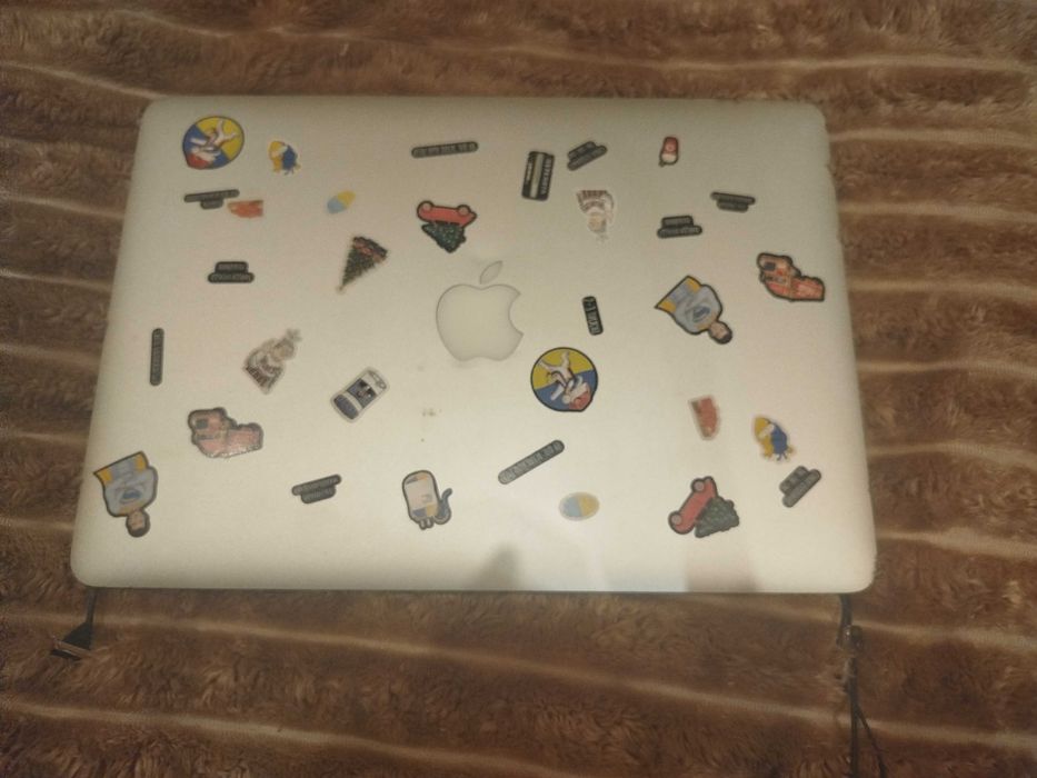 Екран від  MacBook Air13 на деталі