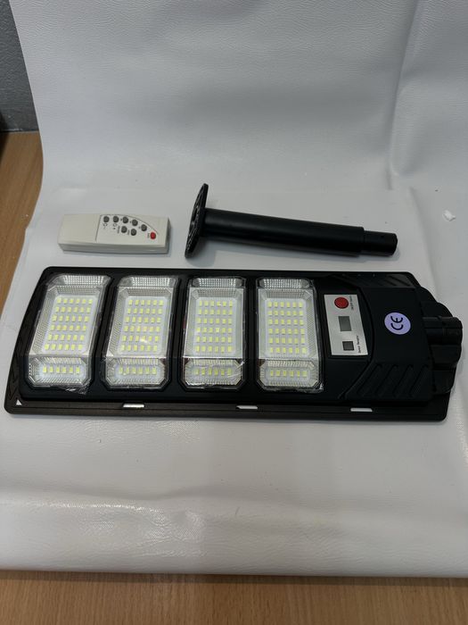 Lampa solarna LED z pilotem czujnik ruchu 4 panele