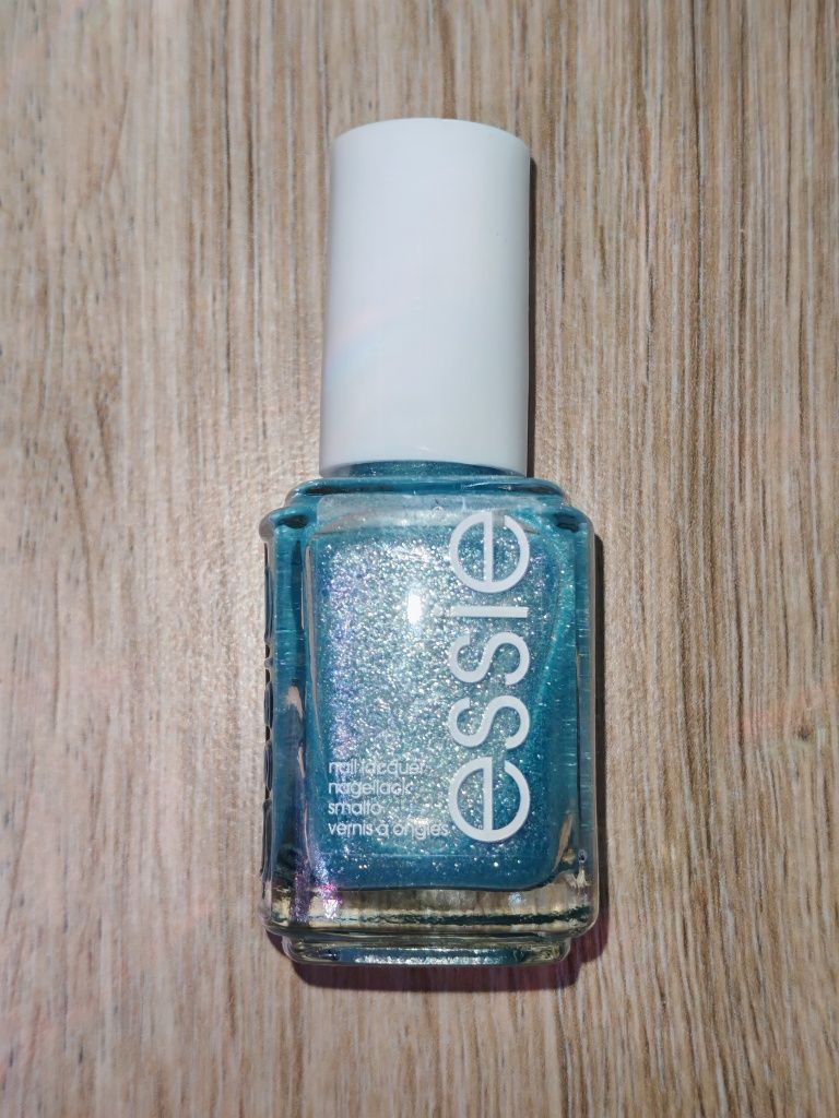 Nowy lakier Essie 941 Temperature Check