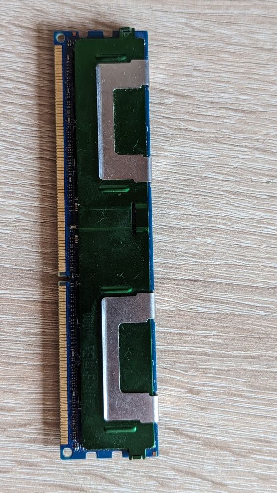 Оперативна пам'ять 2 планки по 8Gb DDR3