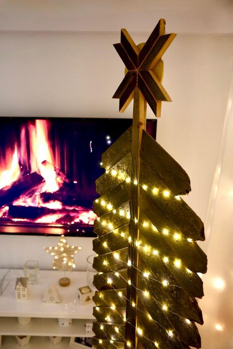 Drewniana Choinka Świąteczna- minimalistyczna i ręcznie robiona