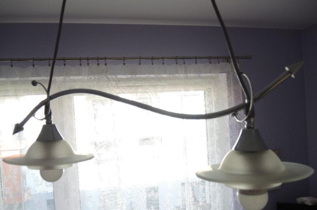 Lampa wisząca i kinkiet do pokoju
