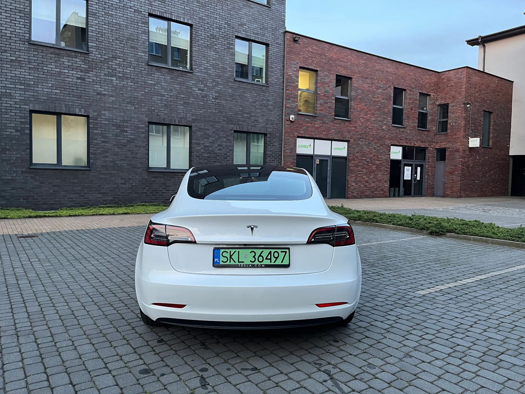 Tesla Model 3 TESLA Model 3 RWD z polskiego salonu JAK NOWY- osoba prywatna