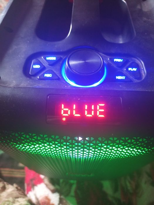 Продам колонку в дуже гарнному стані модель hoco,ціна 4500 грн,гучна