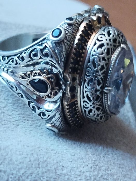 Перстень мужскій огромний