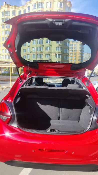 Aвтомобіль Peugeot 208