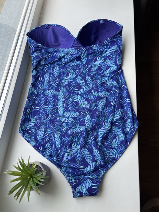 Яскравий суцільний купальник спільний злитний