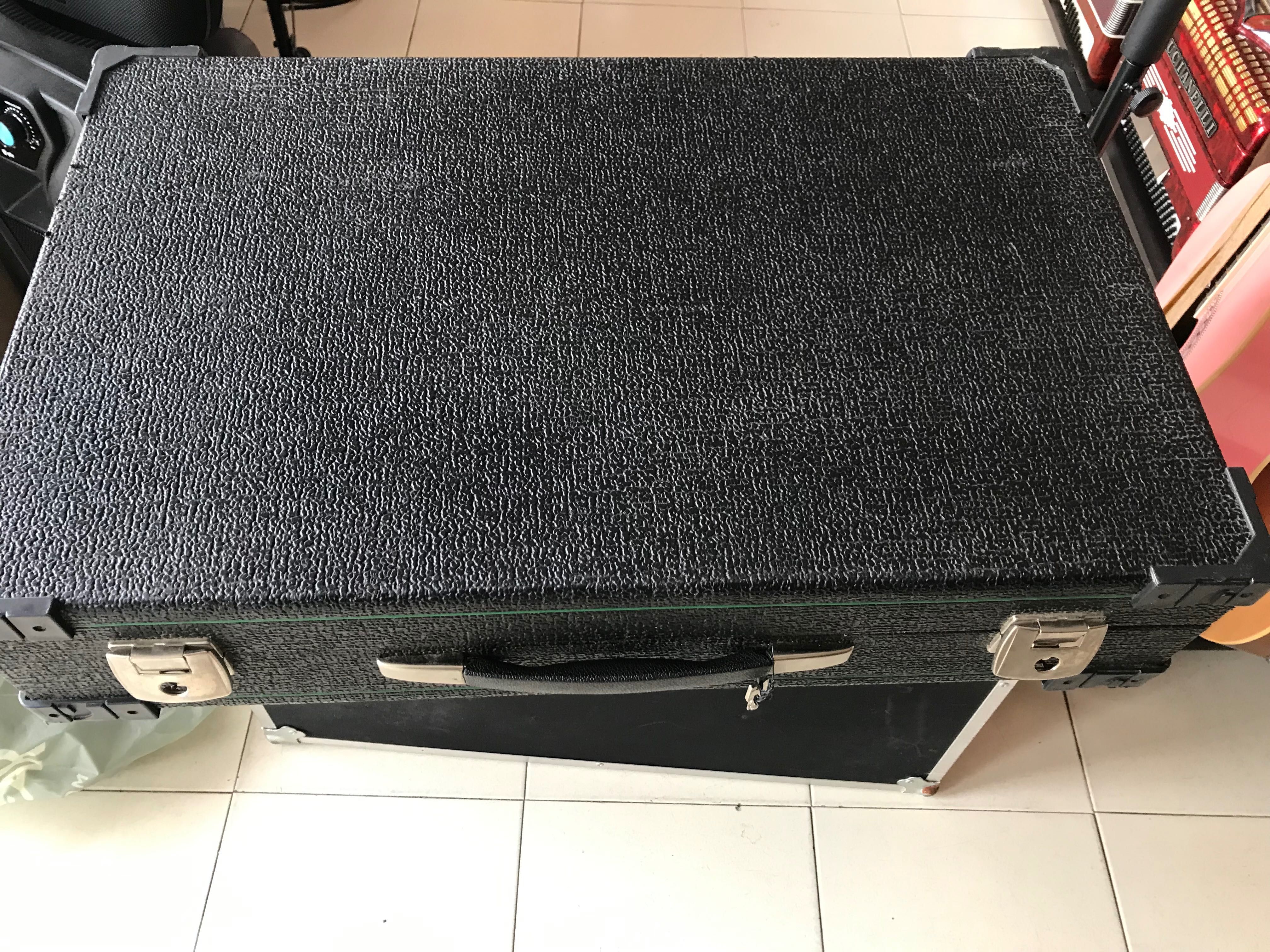 Caixa de ritmos Ketron X4