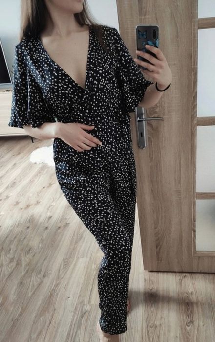 Elegancki granatowy kombinezon na komunię chrzciny czy wesele