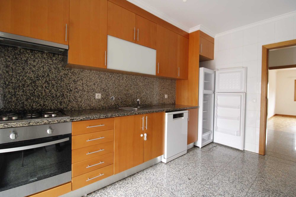 Apartamento T2 Arrendamento Metro Carreira