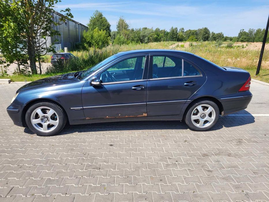 Розбірка Mercedes-Benz W203 2.2 CDI OM646 Синій колір