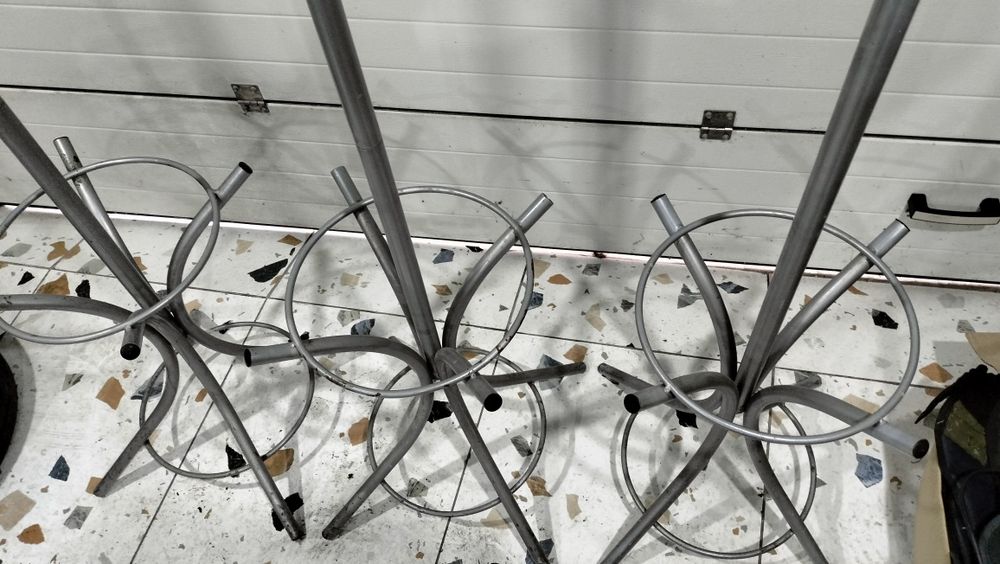 Продам вішалки .