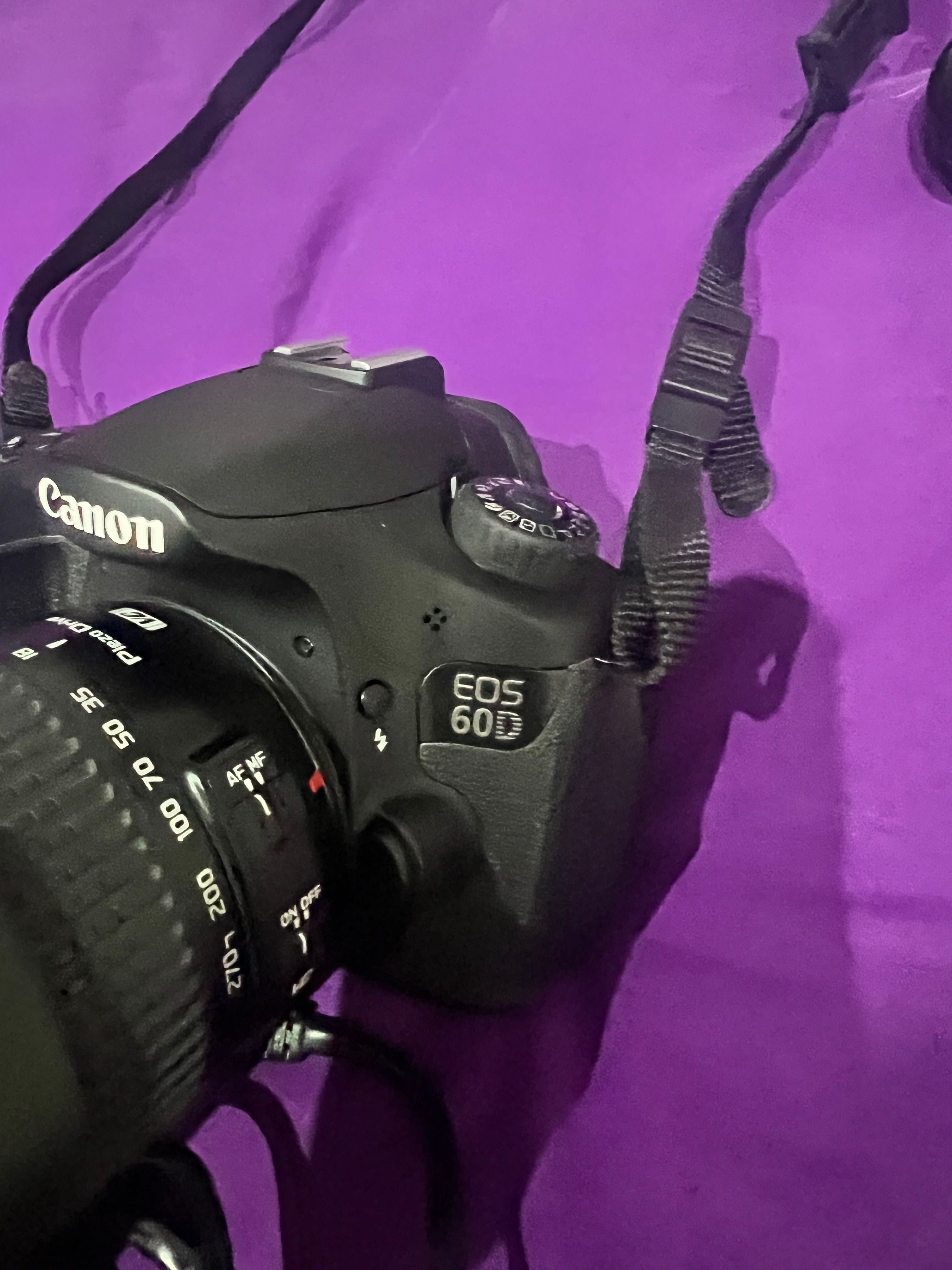 Máquina fotográfica Canon EOS 60d + Objetiva Tamron Zoom 18-270mm
