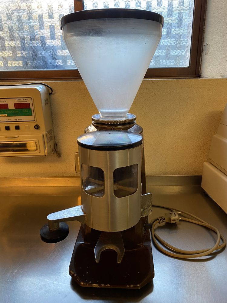 Vendo moinho de café impecável funcionamento motivo fechou o café