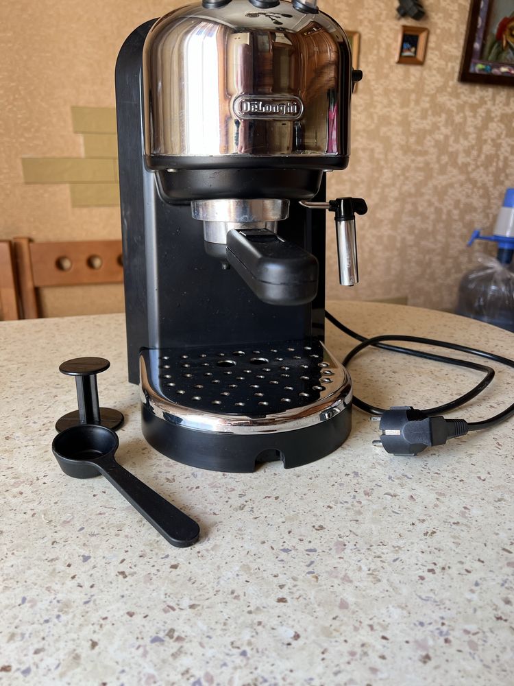 Кофеварка эспрессо DELONGHI EC 270 в идеале все работает