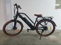 Bicicleta elétrica preta
