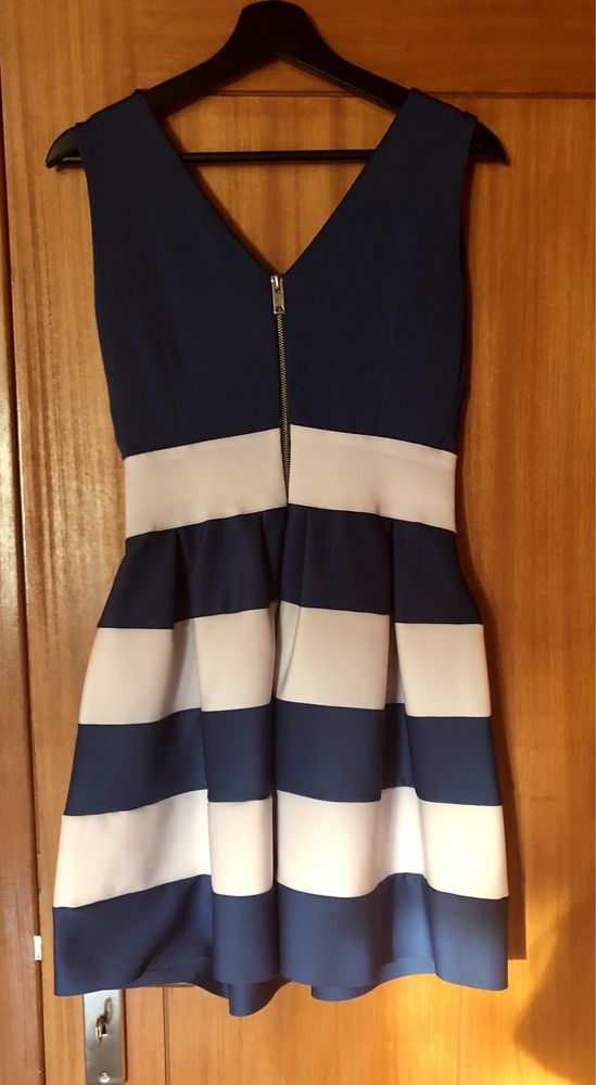 Vestido azul e branco