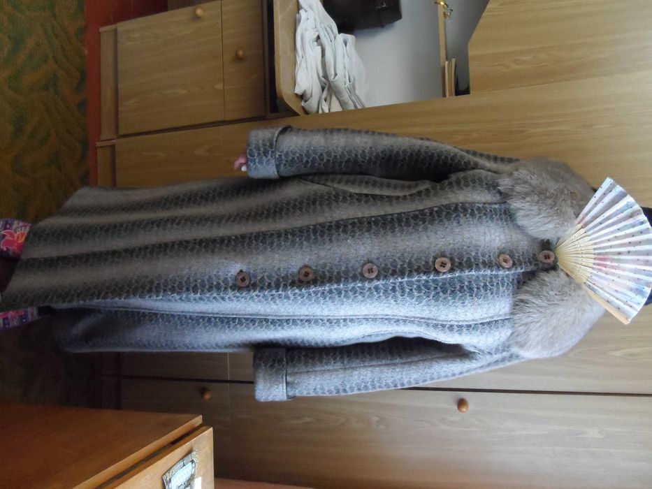 Пальто жіноче, зимове, з натуральним хутряним коміром, р.52/170.