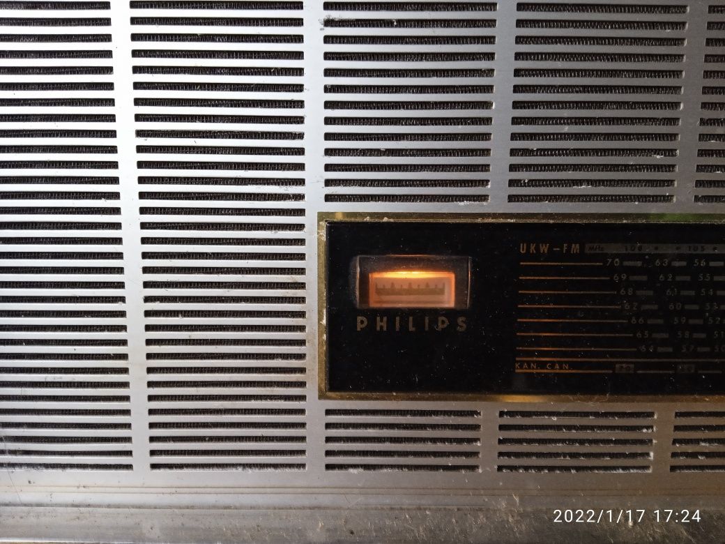 Três rádios antigos