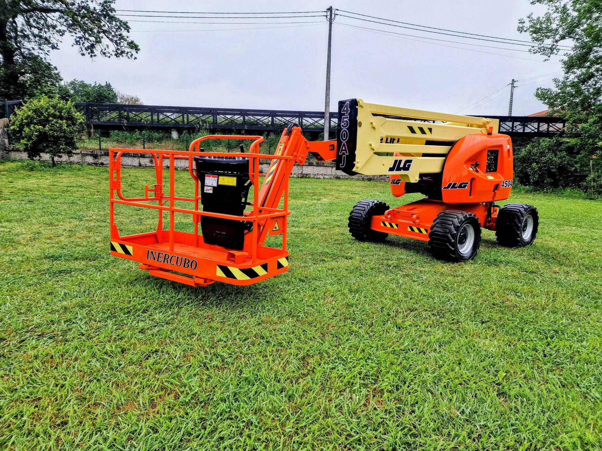 Plataforma elevatória jlg 16 m