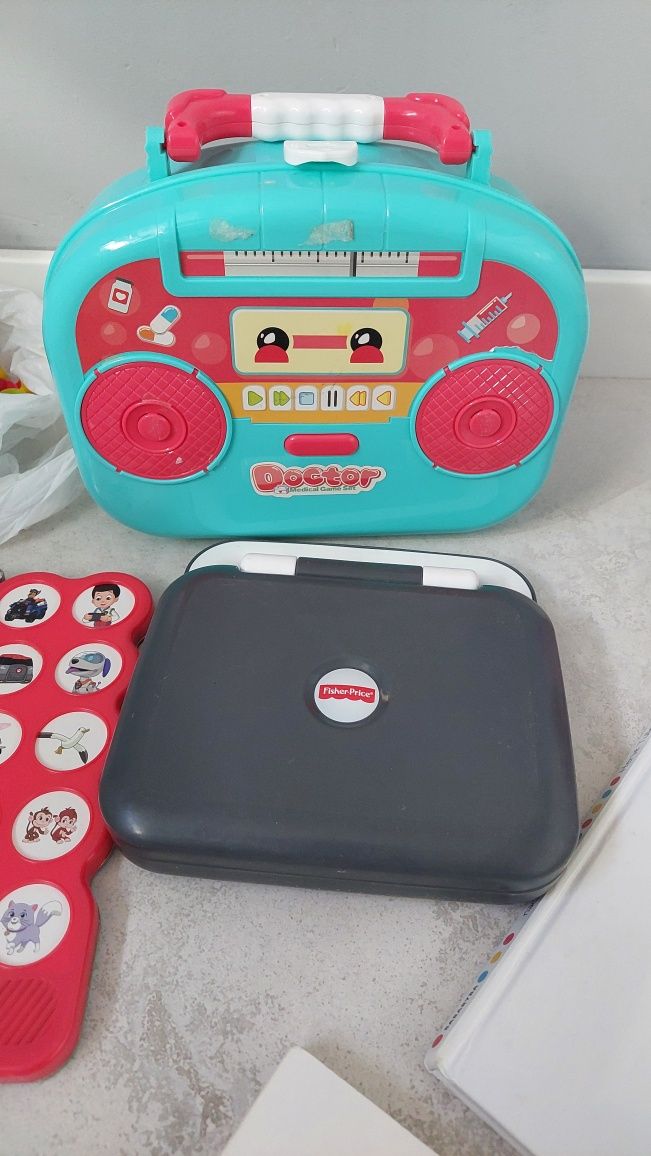 Zabawki zestaw Fisher price zestaw lekarza laptop naciśnij mnie