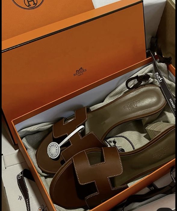 Hermes  oasis na obcasie